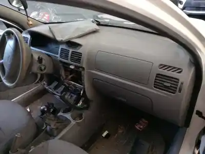 Veículo de Sucata kia rio rs berlina do ano 2003 alimentado a3d