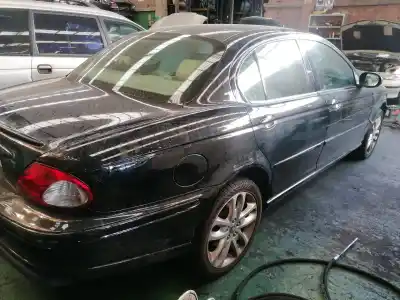 Véhicule à la ferraille jaguar x-type 2.1 v6 24v cat de l'année 2002 alimenté yb
