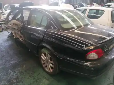 Véhicule à la ferraille jaguar x-type 2.1 v6 24v cat de l'année 2002 alimenté yb
