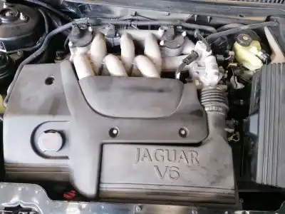 Véhicule à la ferraille jaguar x-type 2.1 v6 24v cat de l'année 2002 alimenté yb
