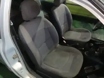 Здавання транспортного засобу renault clio ii fase ii (b/cb0) 1.2 року 2004 потужний d7f726