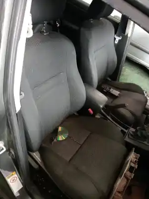 Veículo de Sucata toyota corolla (_e12_) 1.4 d (nde120_) do ano 2005 alimentado 1ndtv