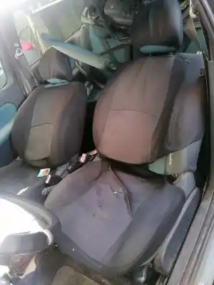 Здавання транспортного засобу renault clio ii fase ii (b/cb0) billabong року 2003 потужний d4f712