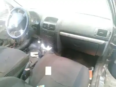 Здавання транспортного засобу renault clio ii fase ii (b/cb0) billabong року 2003 потужний d4f712