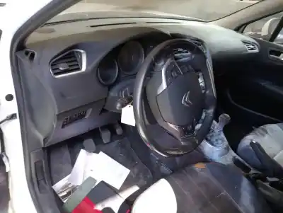 Veículo de Sucata citroen c4 lim. 1.4 16v 95 cv / 70 kw do ano 2013 alimentado 8f01