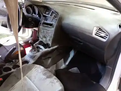 Veículo de Sucata citroen c4 lim. 1.4 16v 95 cv / 70 kw do ano 2013 alimentado 8f01