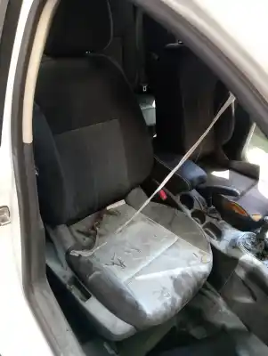 Veículo de Sucata citroen c4 lim. 1.4 16v 95 cv / 70 kw do ano 2013 alimentado 8f01