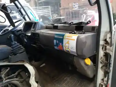 Sloopvoertuig nissan cabstar e tl100.35 van het jaar 2001 aangedreven bd30