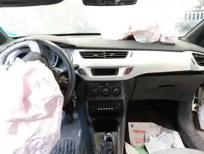 Veículo de Sucata citroen ds3 (sa_) 1.4 vti 95 do ano 0 alimentado 8fp