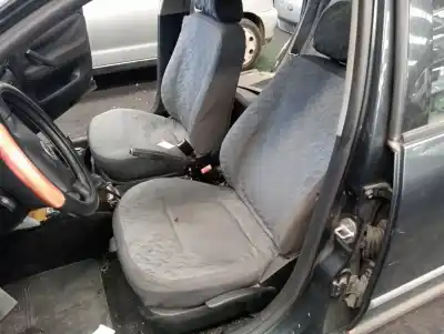 Здавання транспортного засобу volkswagen passat variant (3b6) básico року 2003 потужний awx