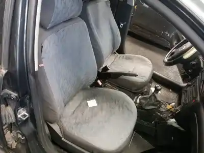 Здавання транспортного засобу volkswagen passat variant (3b6) básico року 2003 потужний awx