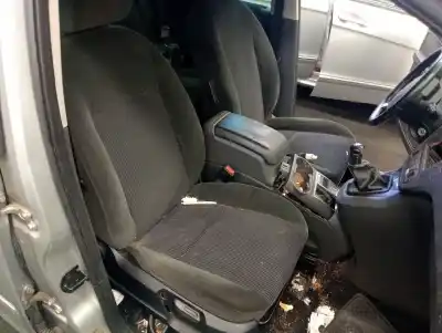 Здавання транспортного засобу ford focus c-max (cap) ghia (d) року 2004 потужний g6da
