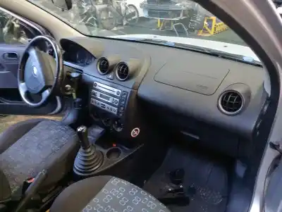 Здавання транспортного засобу ford fiesta (cbk) ghia року 2005 потужний f6ja