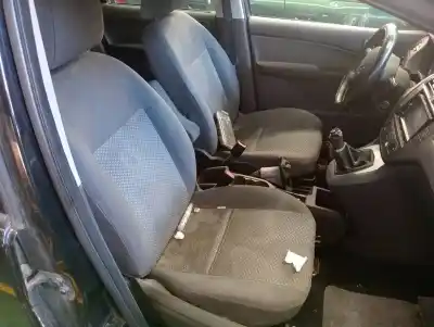 Здавання транспортного засобу ford focus c-max (cap) ambiente (d) року 2004 потужний g8da