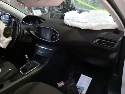 Veículo de Sucata peugeot 308 active bussines do ano 2018 alimentado yhy