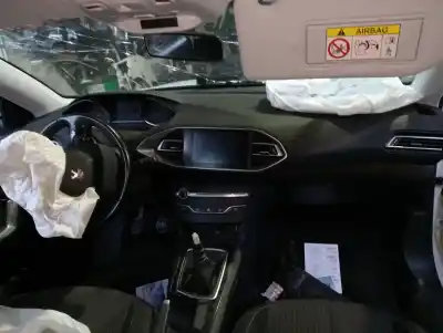 Veículo de Sucata peugeot 308 active bussines do ano 2018 alimentado yhy