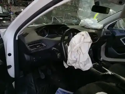 Veículo de Sucata peugeot 308 active bussines do ano 2018 alimentado yhy