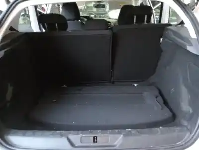 Veículo de Sucata peugeot 308 active bussines do ano 2018 alimentado yhy