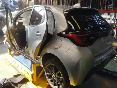 Veículo de Sucata toyota yaris (xp21) hybrid style do ano 2023 alimentado m15a-fxe