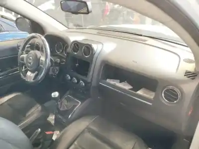 Veículo de Sucata jeep compass limited 4x4 do ano 2011 alimentado om651925