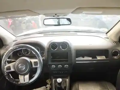 Veículo de Sucata jeep compass limited 4x4 do ano 2011 alimentado om651925