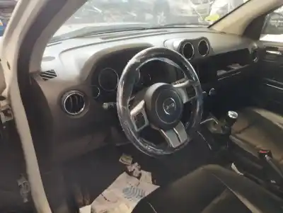 Veículo de Sucata jeep compass limited 4x4 do ano 2011 alimentado om651925