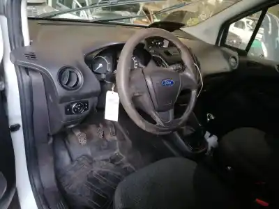 Veículo de Sucata ford transit courier ambiente do ano 2014 alimentado ugcb