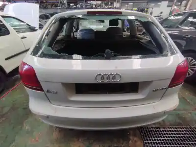 Veículo de Sucata audi a3 (8p) 1.6 tdi ambiente do ano 2010 alimentado cayc