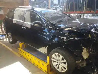 Veículo de Sucata volkswagen passat variant (365) exclusive bluemotion do ano 2013 alimentado cffb