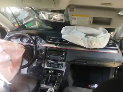 Veículo de Sucata volkswagen passat variant (365) exclusive bluemotion do ano 2013 alimentado cffb