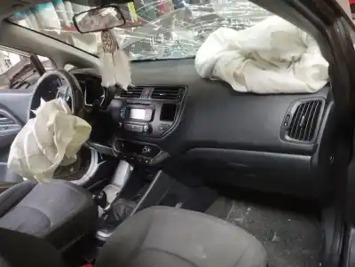 Veículo de Sucata kia rio basic do ano 2013 alimentado g4la