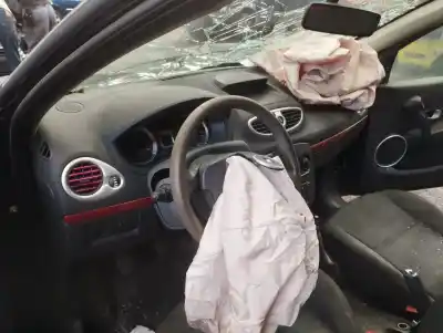 Veículo de Sucata renault clio iii dynamique do ano 2007 alimentado d4f784