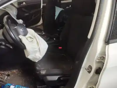 Veículo de Sucata peugeot 308 active do ano 2013 alimentado 9hp