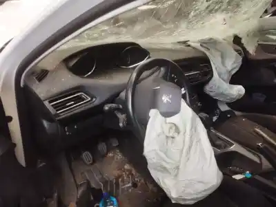 Veículo de Sucata peugeot 308 active do ano 2013 alimentado 9hp