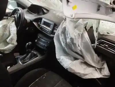 Veículo de Sucata peugeot 308 active do ano 2013 alimentado 9hp