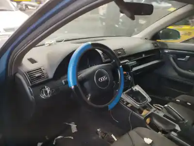 Veículo de Sucata audi a4 berlina (8e) 1.9 tdi (96kw) do ano 2002 alimentado awx