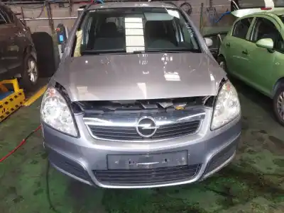 Véhicule à la ferraille OPEL ZAFIRA B  de l'année 2007 alimenté Z19DT