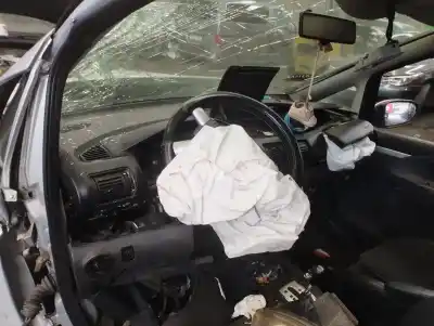 Vehicul casat ford galaxy (vy) ghia al anului 2000 alimentat auy