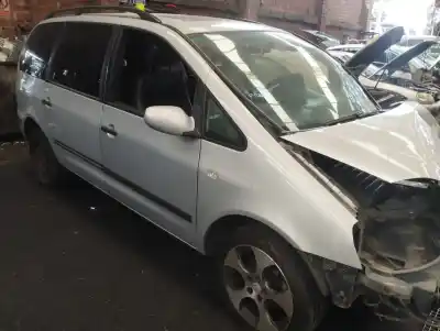 Vehicul casat ford galaxy (vy) ghia al anului 2000 alimentat auy