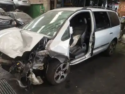 Vehicul casat ford galaxy (vy) ghia al anului 2000 alimentat auy