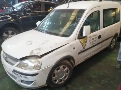 Veículo de Sucata opel combo tour 1.7 di 16v do ano 2004 alimentado y 17 dtl