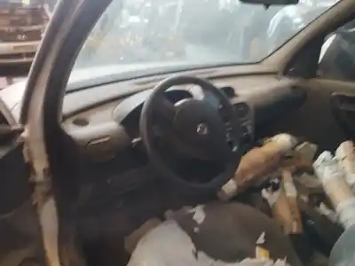 Veículo de Sucata opel combo tour 1.7 di 16v do ano 2004 alimentado y 17 dtl