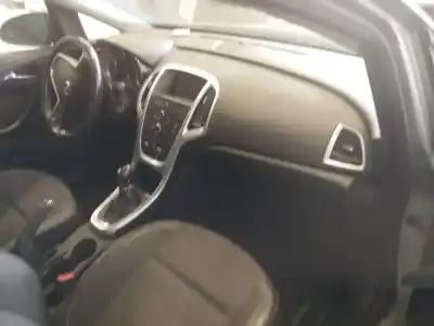 Veículo de Sucata opel astra j (p10) 1.6 (68) do ano 2025 alimentado a 16 xer,b 16 xer