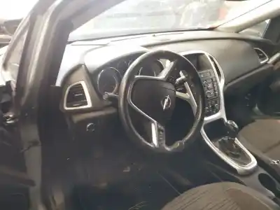 Veículo de Sucata opel astra j (p10) 1.6 (68) do ano 2025 alimentado a 16 xer,b 16 xer