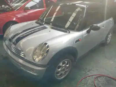Sloopvoertuig mini mini (r50, r53) cooper van het jaar 2004 aangedreven w10 b16 a