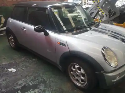 Sloopvoertuig mini mini (r50, r53) cooper van het jaar 2004 aangedreven w10 b16 a