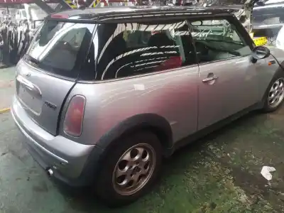 Sloopvoertuig mini mini (r50, r53) cooper van het jaar 2004 aangedreven w10 b16 a