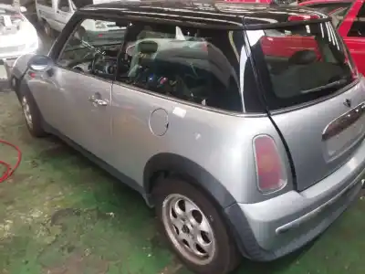 Sloopvoertuig mini mini (r50, r53) cooper van het jaar 2004 aangedreven w10 b16 a
