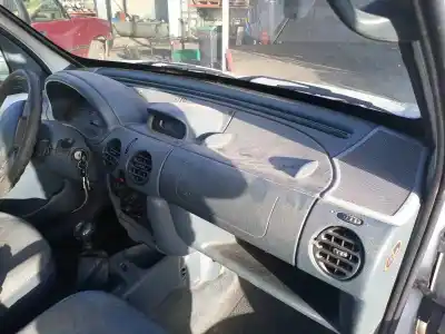 Veículo de Sucata renault   do ano 2000 alimentado f8q630 Veículo de Sucata renault   do ano 2000 alimentado f8q630