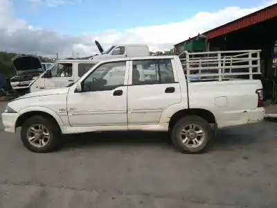 Véhicule à la ferraille ssangyong musso 2.9 turbodiesel cat de l'année 2006 alimenté 662la
